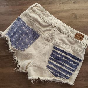 AEO Flag Distressed Off White Shorts